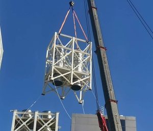 屋麵煙囪支架吊裝